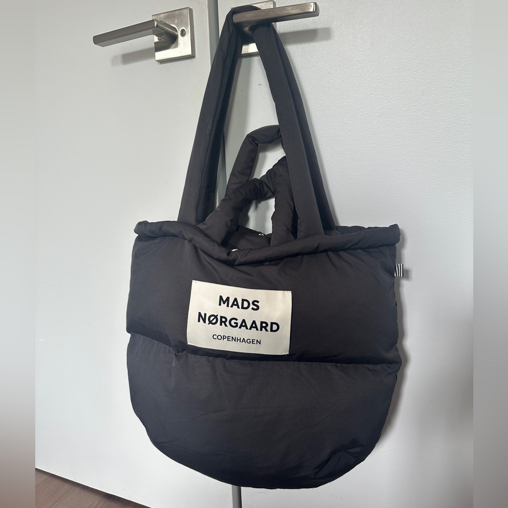 Mads Norgaard Pillow Bag (asphalt)